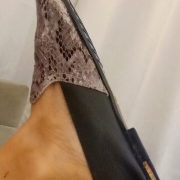 Yosi Samra flats, snake skin and black with a gold trim on the heels, size 7 - Picture 1 of 4